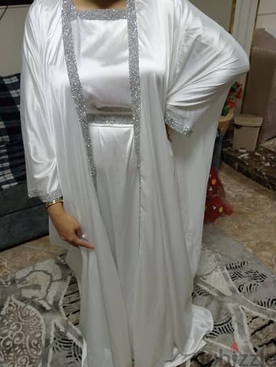 دريس لابسه واحدة