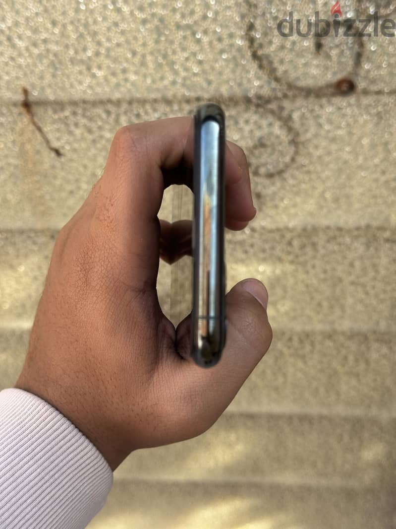 Apple - iPhone 11 Pro Max 4