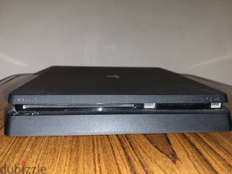 Playstation 4 slim 2