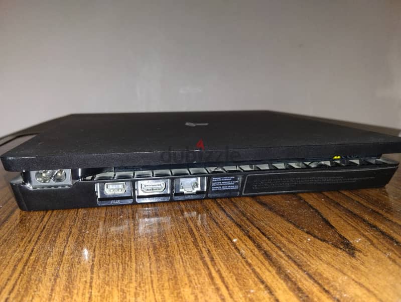 Playstation 4 slim 3