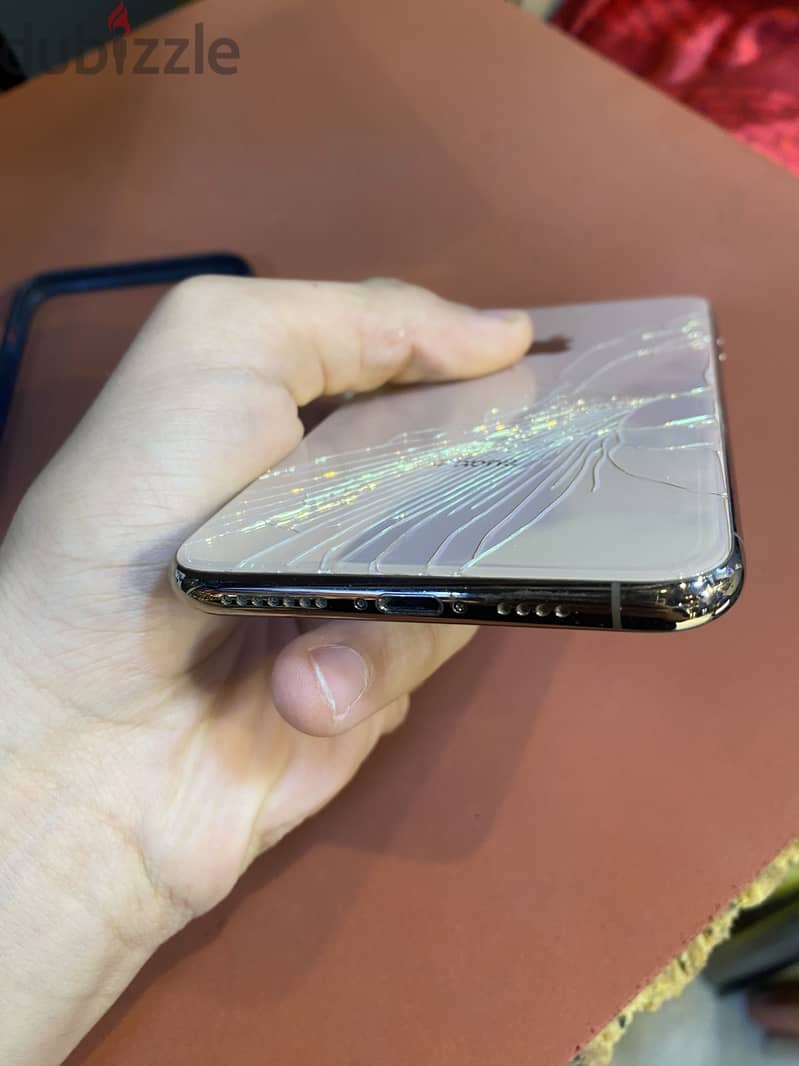 Apple - iPhone XS Max 4