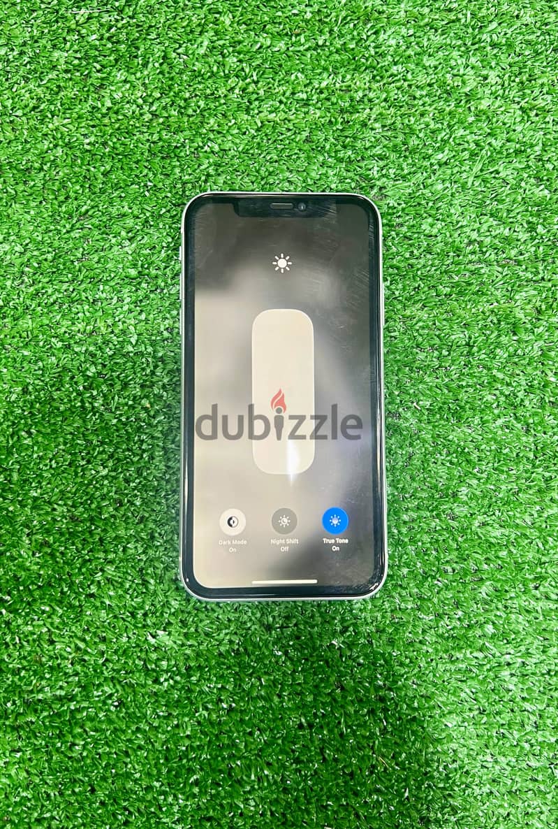 Apple - iPhone XR 4