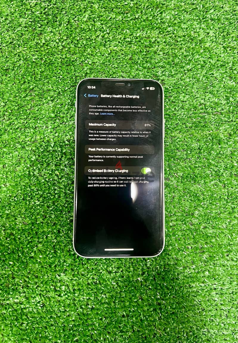 Apple - iPhone XR 5
