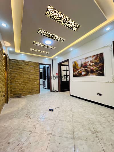 شقه في الإسكندرية العجمي شاطي النخيل خطوات لي البحر والشارع الرئيسي موقع سكني ويصلح لي الاستثمار