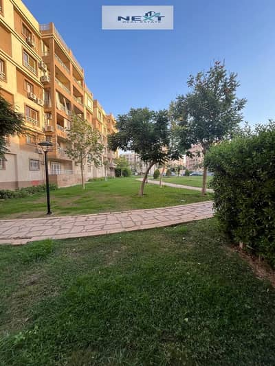 للايجار في مدينتي قانون جديد شقه 103 متر فيb6 للوكيشن مميز جداا خطوات للساوث بارك والخدمات جاردن فيو بحري بسعر للقطه للايجار