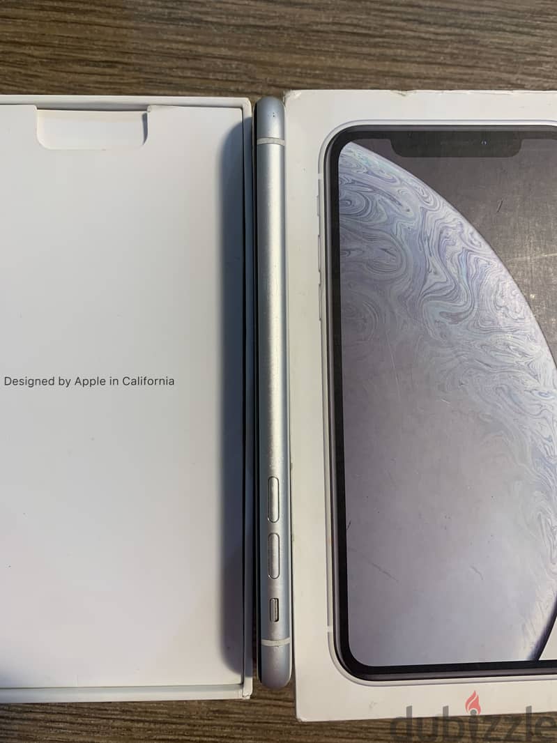 Apple - iPhone XR 8