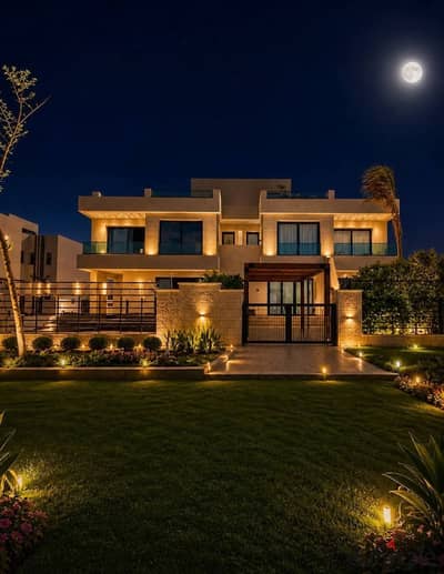 Distinctive townhouse villa for sale in Noor City, model Q1, old reservation, best price