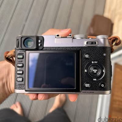فرصة نادرة لامتلاك Fujifilm X100 الأصلية 