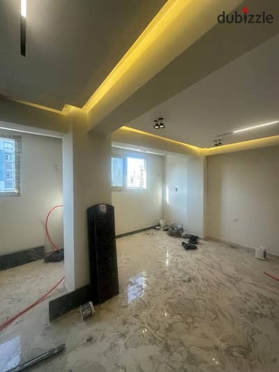 Office for rent in Nasr City, very prime location on a main street, area 380 square meters, first residence, fully furnished building, 5 minutes to Heliopolis and Sheraton, and 15 minutes to New Cairo.