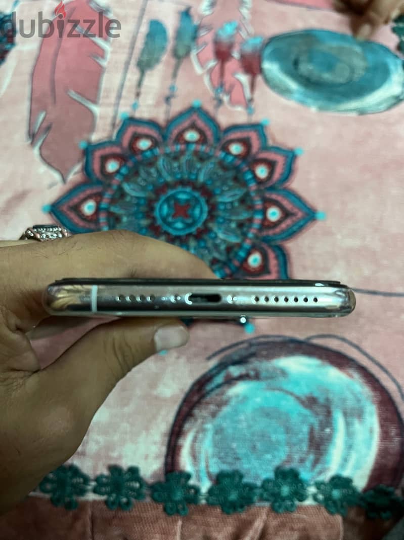 Apple - iPhone XS Max 4