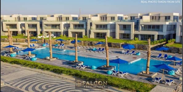 استلم شاليه بنتهاوس سور بسور مع مراسي  جاهز للمعيشه و متشطب بالكامل دايركت علي الPool و بفيو البحر في لافيستا كاسكادا   - LaVista Cascada