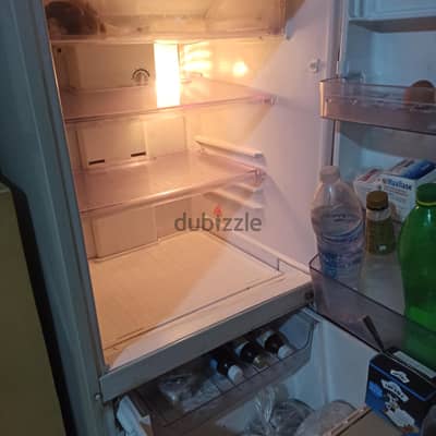 ثلاجة توشيبا ثلاث باب بحالة جيدة
