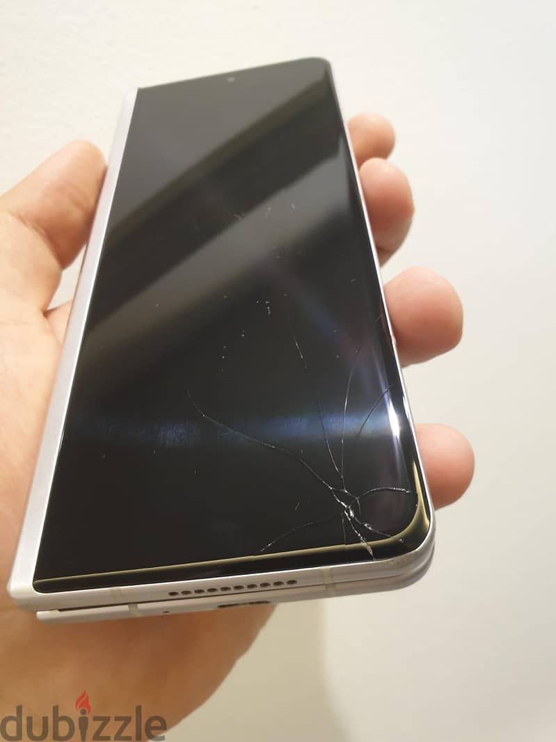 Samsung Z Fold 3 9