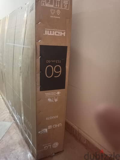 شاشه lg من بي تك بالضمان  و الكرتونه البيع بسبب مساحه المنزل