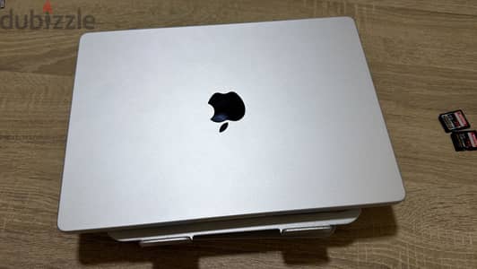 Macbook m4 pro chip 512 g 24 ram
