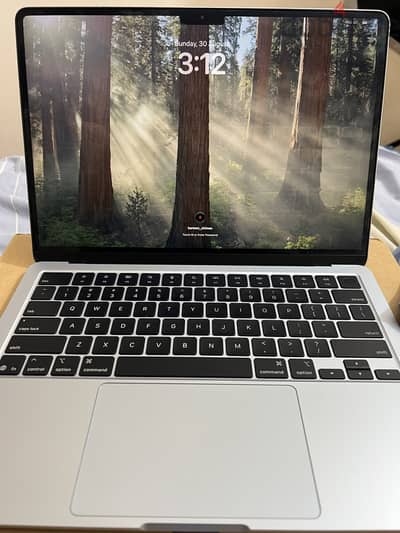 MacBook Air M4 (16GB RAM / 512GB) - بحالة الزيرو 100% بطارية