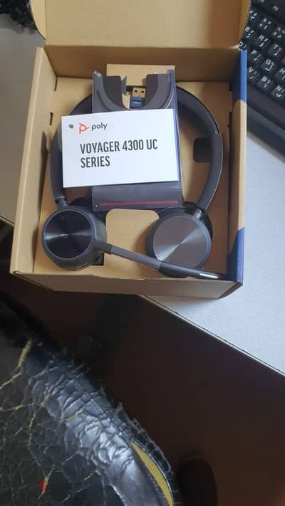 Headset Poly Voyager 4320 UC  Bluetooth headset for call center