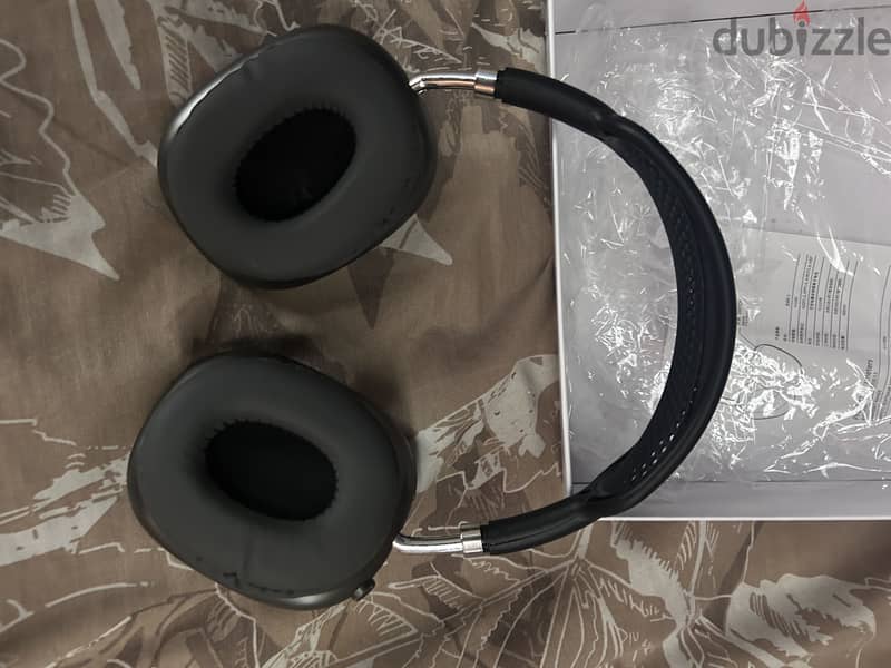 P9 headphone 2