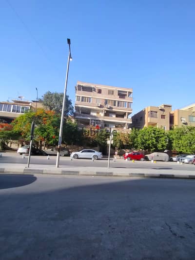 135 م للبيع شقة بمصر الجديدة على شارع عمر بن الخطاب مباشرة