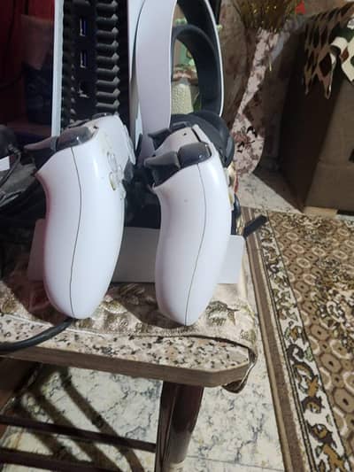 بلاى ستيشن ٥ برو استعمال خفيف جداااااااا فرد واحد فقط