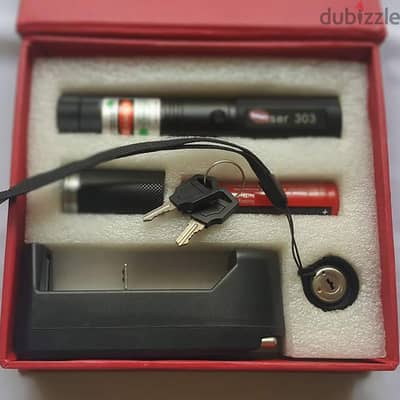 الليزر قابل للشحن ومعاه الشاحن بالبطاريه الليثيوم القويه