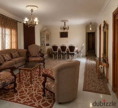 ب المنطقة الأولى بين عباس العقاد وشارع الطيران موقع حيوي ومميز، مناسب للسكن الراقي والإقامة القصيرة أو الطويلة.   شقة مفروشة بالكامل – سوبر لوكس  مكيفة بالكامل ومجهزة بكل ما يلزم للسكن  فيو مفتوح على جنينة