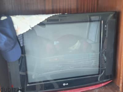 فرصة لهواة اقتناء الدرر تليفزيون ال جى اصلى ٢٩ بوصة بحالة ممتازة
