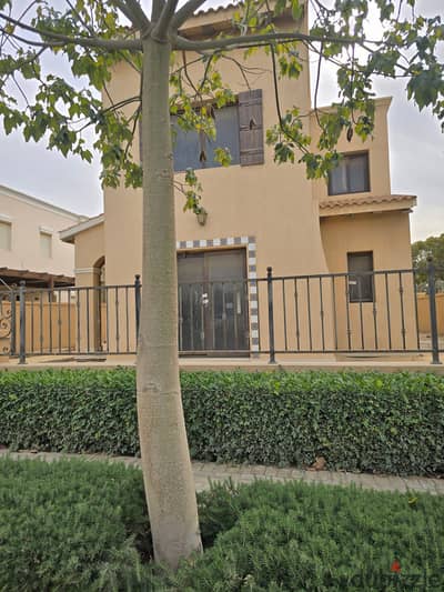 Fully Finished with Kitchen & ACs Villa for Sale in Mivida Emaar New Cairo Best-Priced