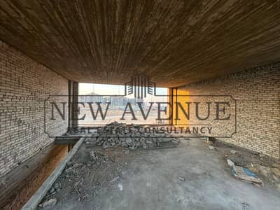 Showroom 495 sqm for rent directly on Suez Road with commercial license