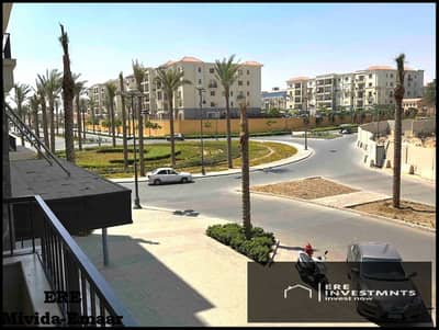 شقة مميزة جدا 217 متر للبيع متشطبة بالكامل ومفروشة الترا سوبر لوكس بفيو علي حمام سباحة باقل من سعر السوق في ميفيدا بوليفارد التجمع الخامس