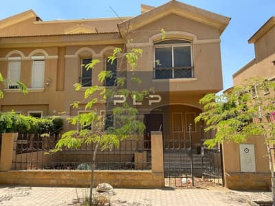 Resale Twin House ready to move, fully finished with a private swimming pool, located directly opposite Al Rehab in Dyar Compound, First Settlement.