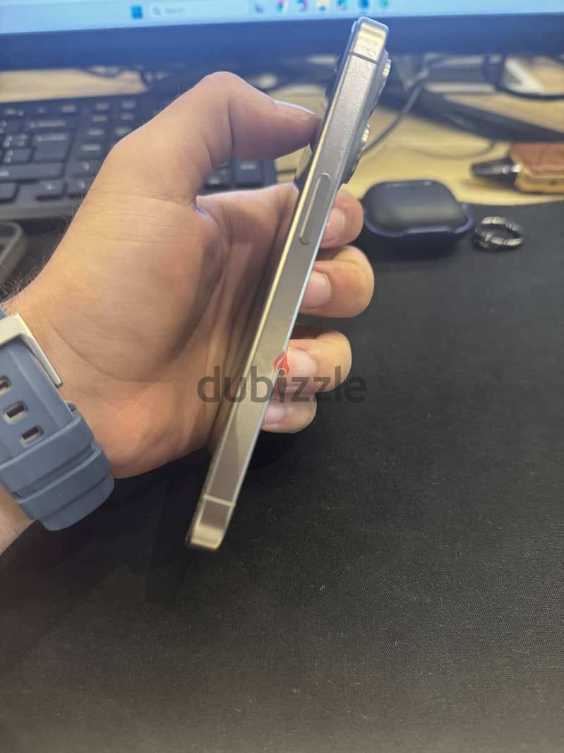 Apple - iPhone 15 Pro 7