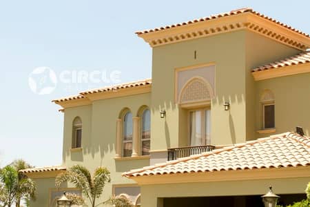 تاون هاوس فاخر تشطيب كامل بمساحة أرض 377m وحديقة خاصة  في أب تاون كايرو