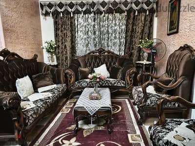 طقم أنتريه كلاسيك فاخر بحالة كالجديد (كسر زيرو)