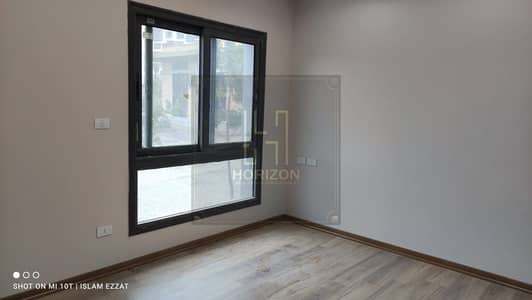 شقة بحديقة 3نوم نص مفروش للايجار كمبوند ايستاون سوديك التجمع القاهرة الجديدة  Apartment rent Sodic Eastown