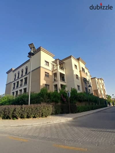 شقة متشطبة بالمطبخ والتكييفات استلام فوري للإيجار في ميفيدا إعمار التجمع الخامس Mivida Emaar New Cairo