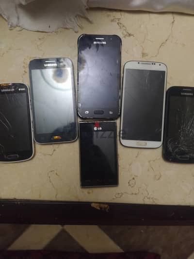 مجموعه تليفونات محتاجه شاشات وبطاريات بورد شغاله