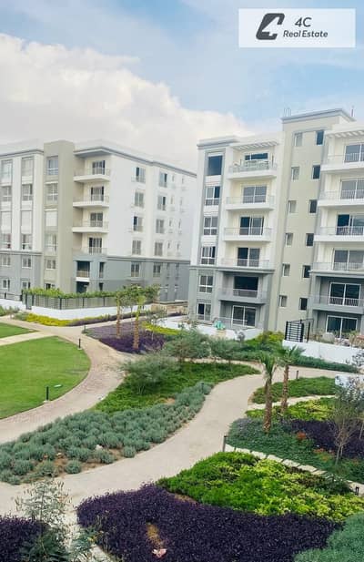 شقه للبيع بكمبوند هايد بارك التجمع الخامس بمقدم 10% واقساط بدون فوايد بتقسيمه مميزه direct view greenery