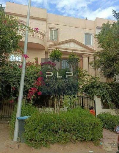 لسرعه البيع توين هاوس للبيع في بيلّاجيو تشطيب كامل جاهزه ع السكن فورا برايم لوكيشن باقل سعر في الكمبوند