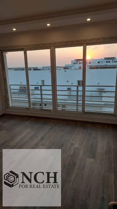 **شقة مميزة للإيجار في Hyde Park | HPr**  فرصة مميزة للإيجار داخل **Hyde Park New Cairo**، شقة واسعة بمساحة **240 متر مربع**، تقع في **الدور الخامس**