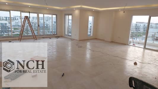 **شقة مميزة للإيجار في Hyde Park | HPr**  فرصة مميزة للإيجار داخل **Hyde Park New Cairo**، شقة واسعة بمساحة **240 متر مربع**، تقع في **الدور الخامس**