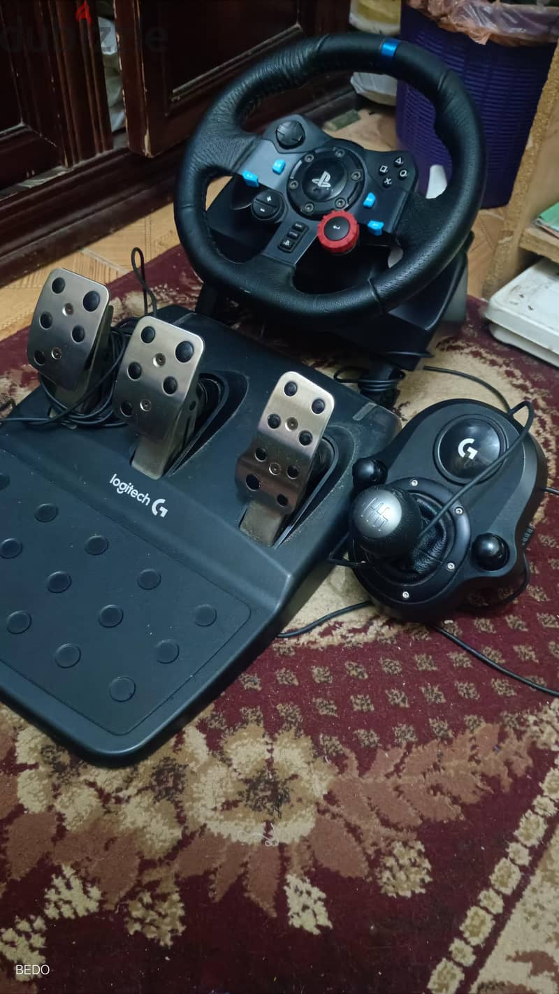 Logitech G920 sterring wheel 1