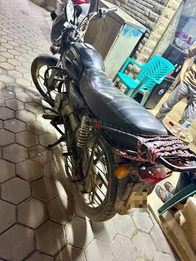 بوكسر. ٢٠١٩. معها رخصه ٣سنين  محتاجه تغير بستم بس