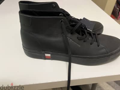 Tommy black shoes