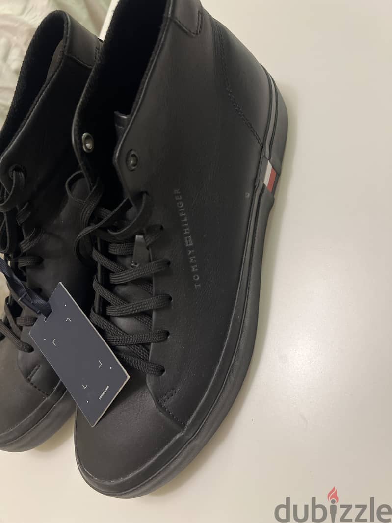 Tommy black shoes 2