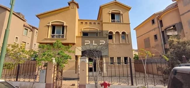 فيلا مستقلة للبيع في قطامية هيلز | متشطب بالكامل بـ حمام سباحة بالمطبخ والتكييفات