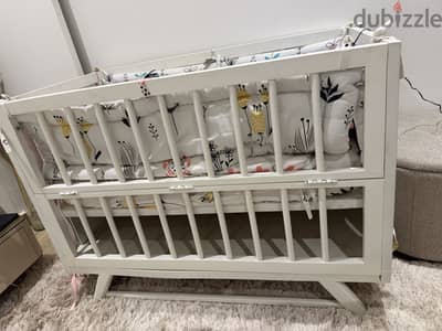 سرير اطفال خشبي