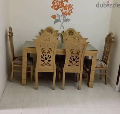 طقم سفرة كامل 6 كراسي خشب بحالة ممتازة