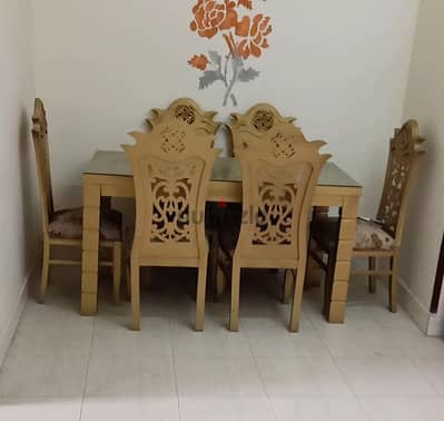 طقم سفرة كامل 6 كراسي خشب بحالة ممتازة