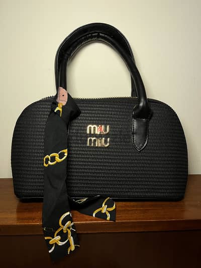 شنطه miumiu شيك جدا بسعر لقطه شنطه miumiu شيك جدا بسعر لقطه
